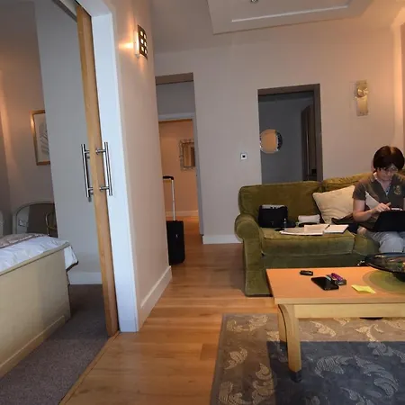 Easby Hall 22 * سكرابورو